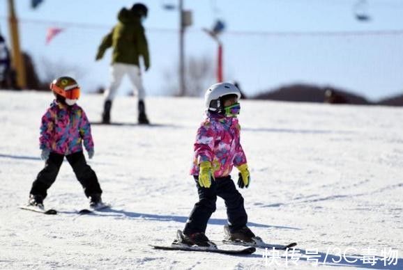 冰雪运动|冰雪运动改变年轻人，手机“失宠”？唯品会滑雪装备销量增长122%