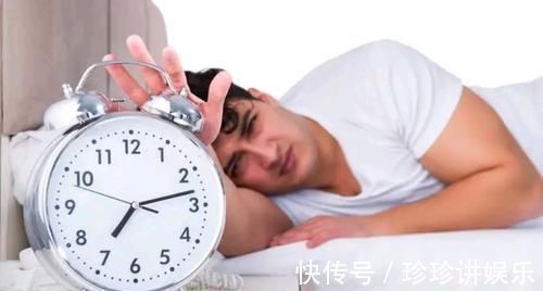 症状|有失眠症状的人,坚持每天做好五件事,帮你快速入睡,一觉到天亮