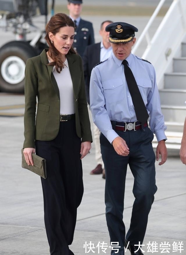 王妃|凯特王妃终于穿阔腿裤,搭配橄榄绿西装气质开挂,换个发型更惊艳