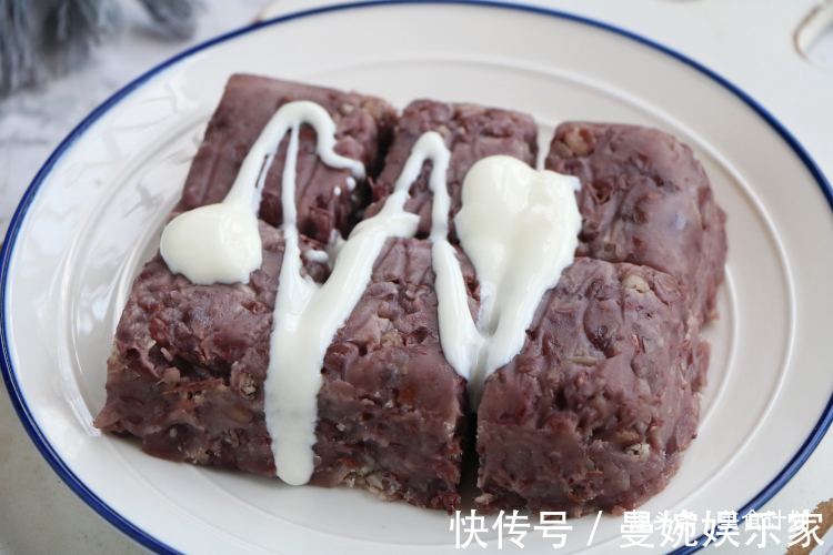 绿豆雪糕|夏天红豆别煮粥了，加半碗糯米粉一蒸，清凉又解暑，比凉糕好多了