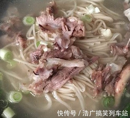 羊肉汤面|孩子要经常吃的两道营养餐,每周吃一次,个子窜得快,聪明身体壮