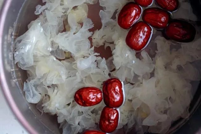 营养|泡银耳少了这一步，营养浪费，煮再久也不出胶！这里有干货泡发窍门