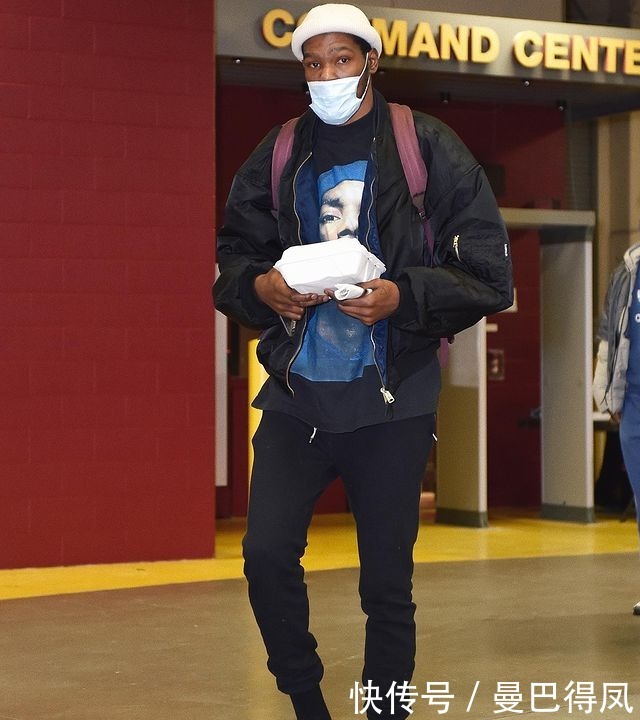 NBA球员上脚:保罗·乔治上脚PG5,欧文上脚中国年