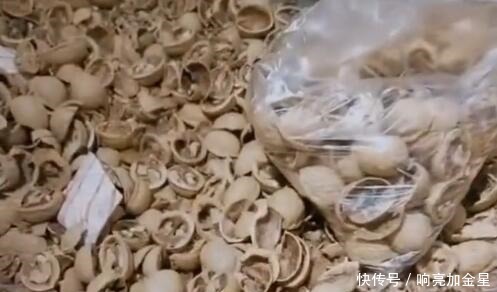 顾客|大姐超市买核桃,竟然手动剥壳称重,你让后面来的顾客怎么办