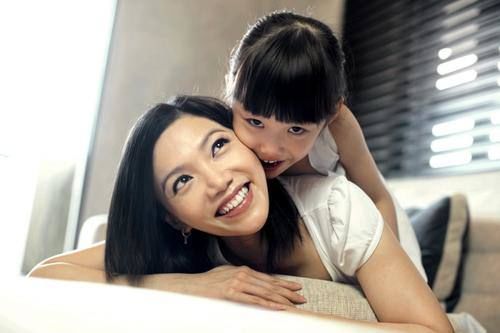 “抠门”妈妈火了，把自己的旧衣改造完给孩子穿，效果不一般