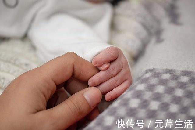 尿不湿|新生儿尿不湿要多久换一次,终于有人说出实话了,这3点很重要