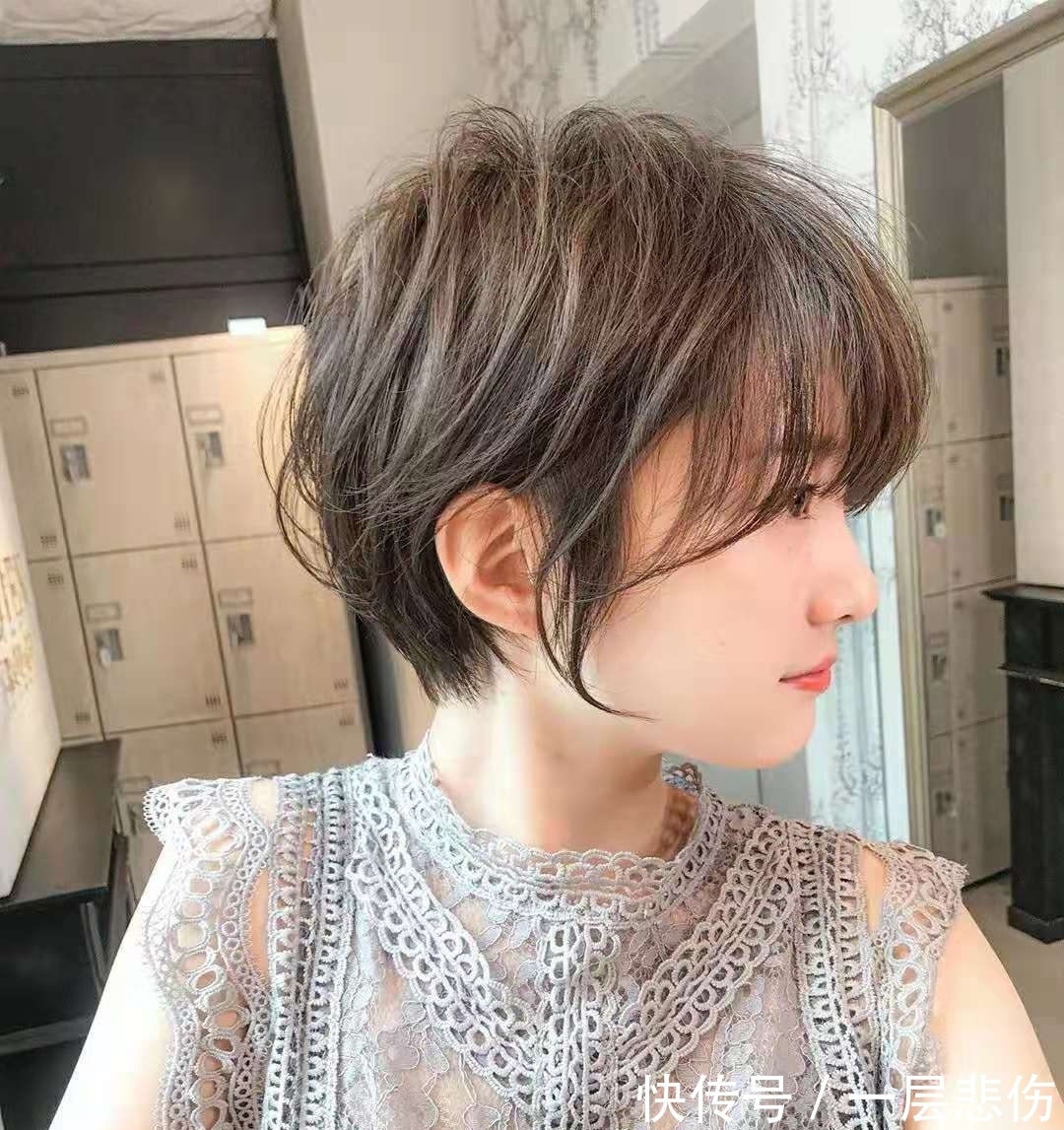 烫发 短发女生想烫发,请问冷烫好还是热烫好?为什么?