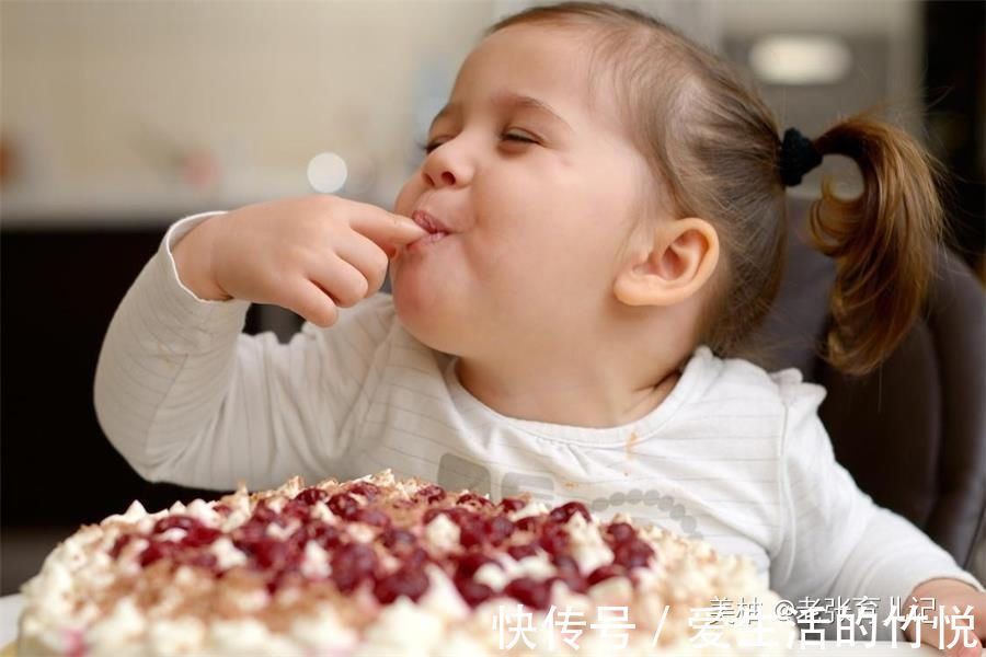 膨化食品|我们的孩子或正在被“催熟”,5种常见零食,宁可扔掉也别给娃吃