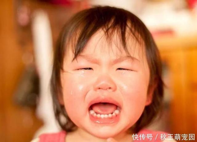 孩子|儿子把502胶水吃进嘴里,爸爸果断的处理方式,医生看了都称赞