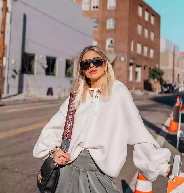 轻松|衬衫怎么穿出时髦感学三木时尚穿搭,告别土肥圆轻松