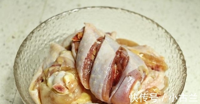 上火|比白切鸡还好吃入味的清蒸鸡,不用一滴油,蘸上酱汁好吃不上火
