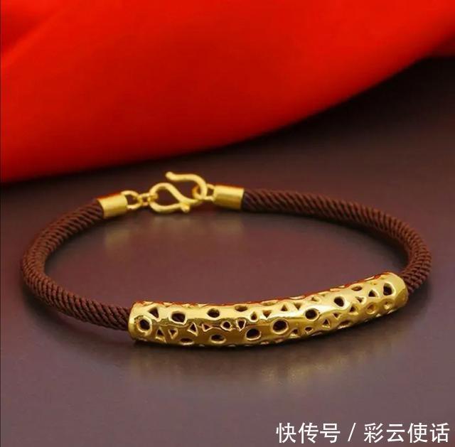 穿搭|有品位的女人,过了40岁佩戴这几款黄金首饰,气质又好看