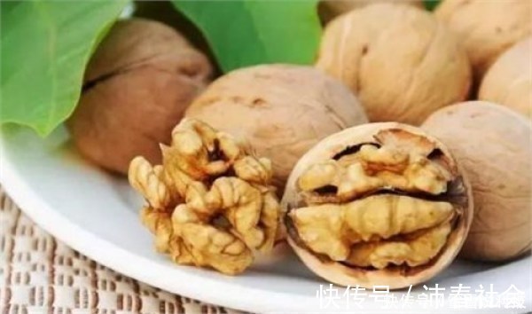 中老年人|六种被认为最健康的零食,老人和小孩最需要,记得买这些健康零食