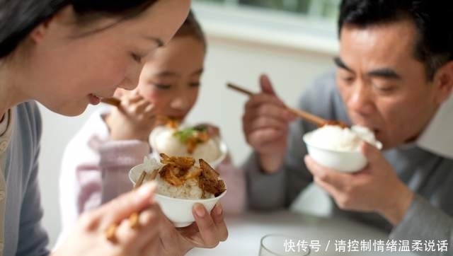 就算|“就算吃炒饭，也得有牌面”，好的家庭教育不过是一顿饭的功夫