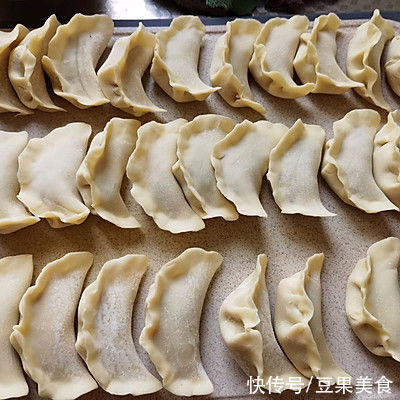 减肥也能吃芹菜胡萝卜鲜肉饺子,不信?看这里