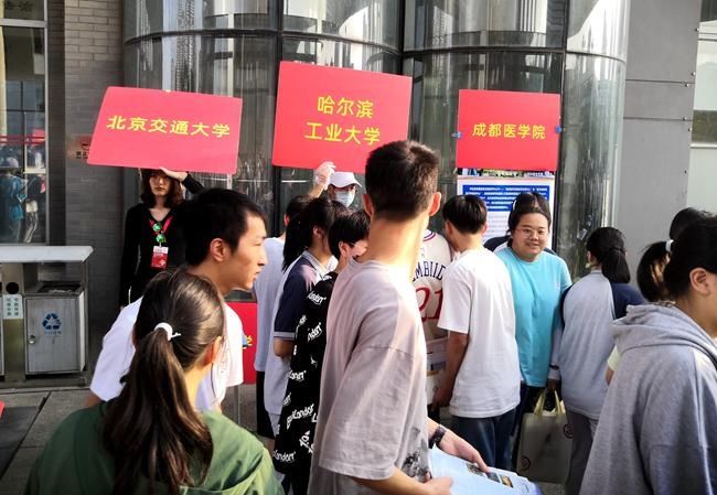 宣传|中国科技大学等多所高校到泸州二中开展招生宣传