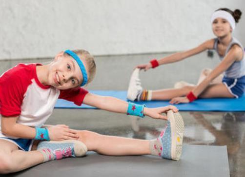 运动|不宜让孩子过早接触的4项运动,反而会影响发育,父母别操之过急