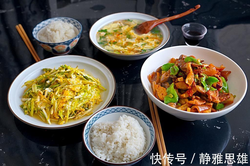 让老公下厨,两菜一汤只花了半小时,味道超棒,没想到厨艺这么好