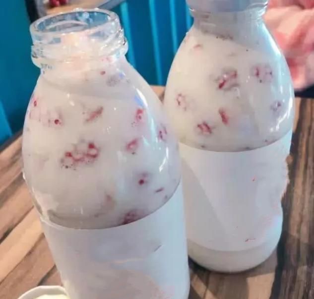 草莓牛奶糖|让女生“毫无抵抗”的4种草莓零食，图2看着流口水，图4价格昂贵