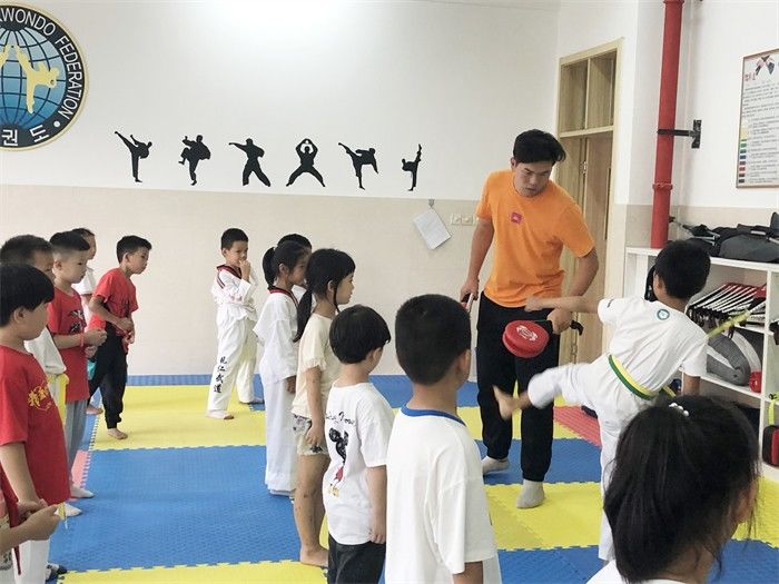 软笔书法|提高延时服务水平 凤凰路小学开设“艺体课程超市”