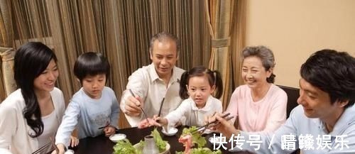 熟人家|“妈妈,我碗里有根头发”,两位妈妈的不同做法,情商立分高下