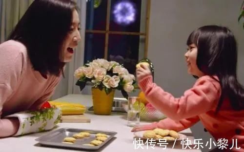 跳远|两男孩在楼顶“立定跳远”,危险动作惹网友捂眼:不是玩耍是玩命