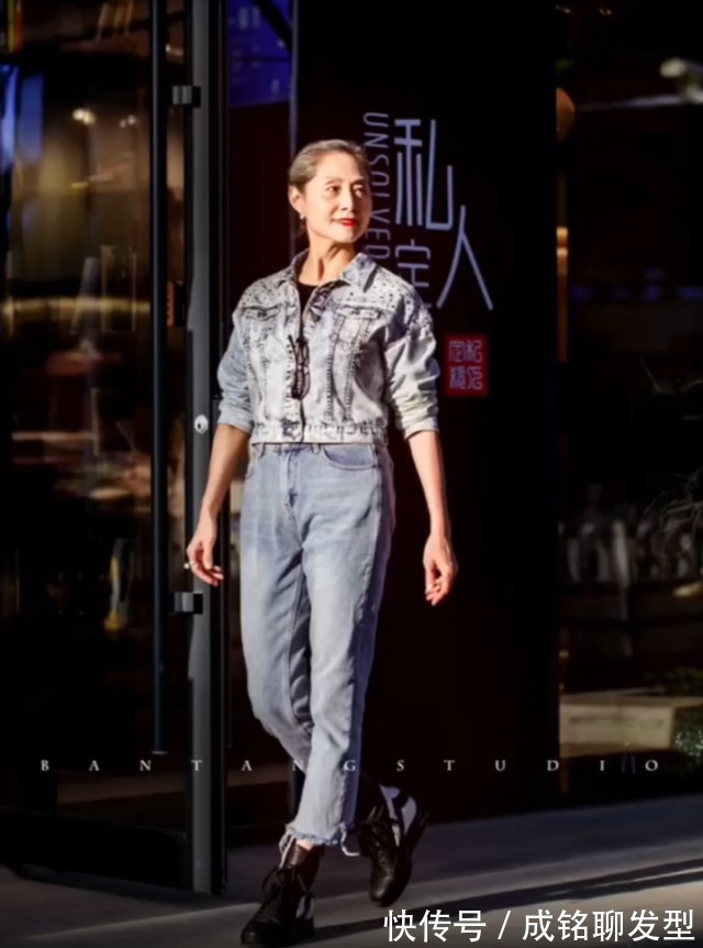 中老年人|被这位奶奶的装扮圈粉,70岁高龄穿半身裙配高跟鞋,美丽优雅时尚