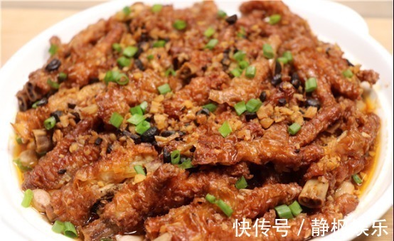 虎皮鸡爪还是这样做好吃,大厨教你秘制做法,软糯入味,色泽诱人
