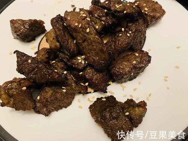 孜然牛肉|大厨教我的孜然牛肉的做法，确实比我自己做的讲究