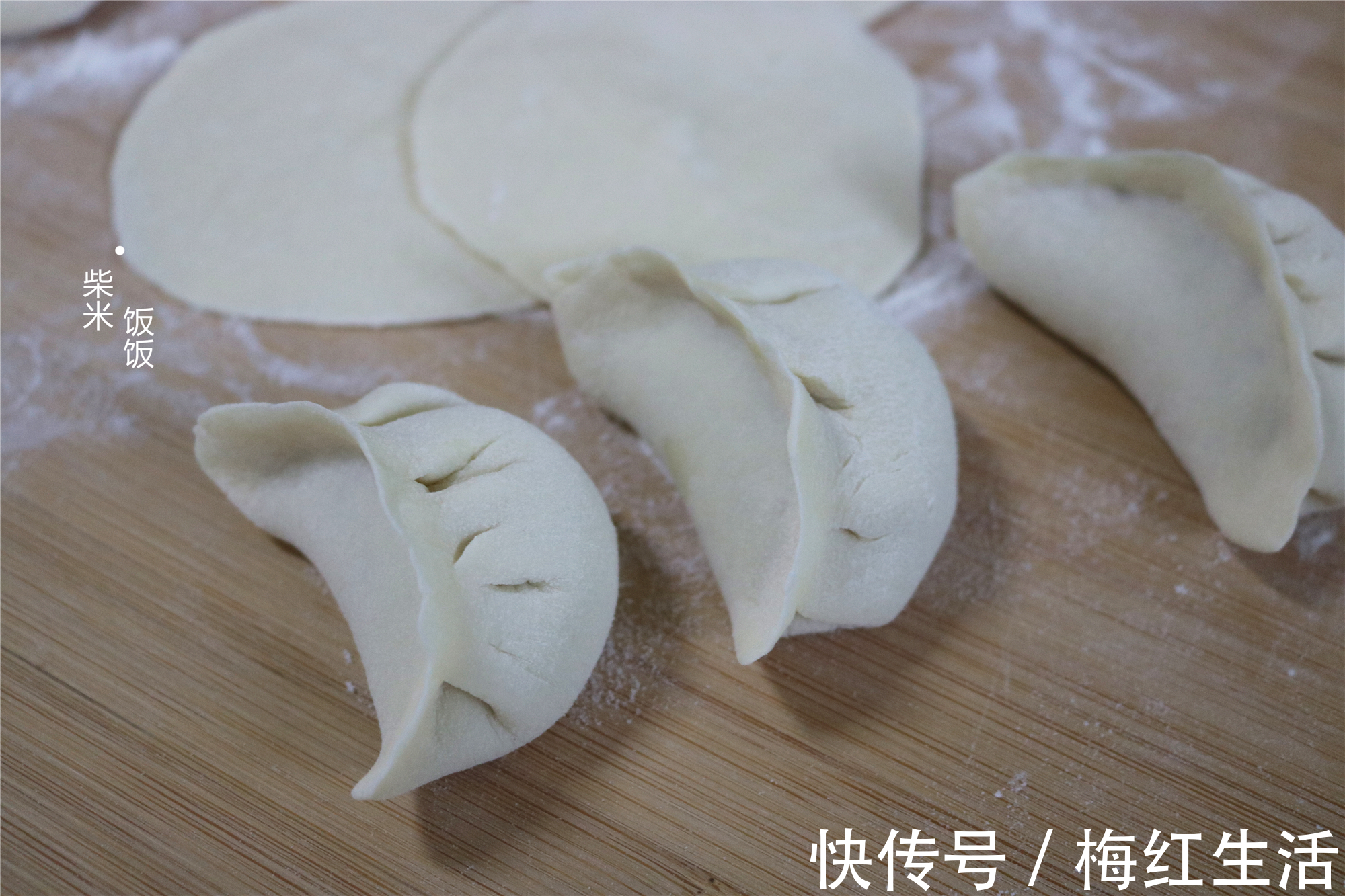 老米|早餐给家人做了水煎包，香软多汁，搭配黑米粥，吃得特舒服