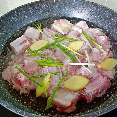 卤蛋腐竹焖排骨