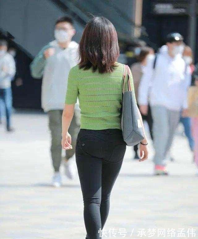 搭配|经典简约的连衣裙,非常适合时尚美女的日常穿搭,穿出你的品位