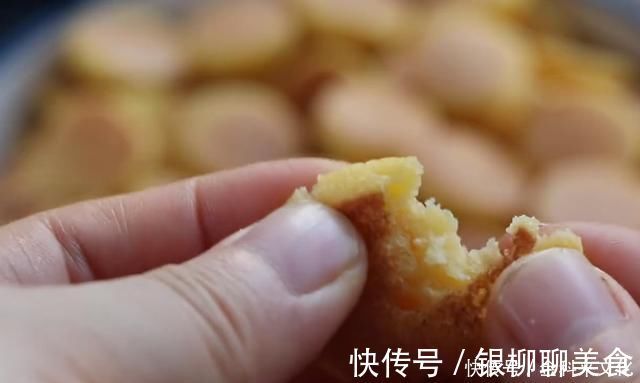 分享一款玉米面鸡蛋小饼，不水蒸不油炸，香软营养，孩子特爱吃