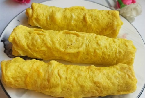 口感|跟大厨学一道蛋卷的做法,三两下搞定,口感鲜香味道好