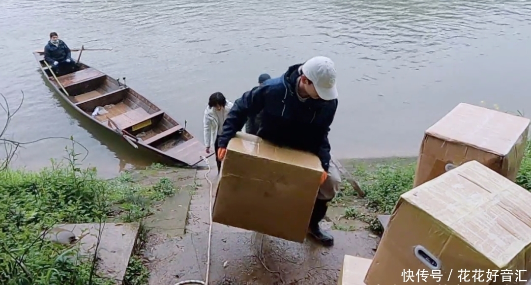 黄磊|《向往》冒出一个爱抢镜的人,拍照都要坐c位,俨然成常驻第六人