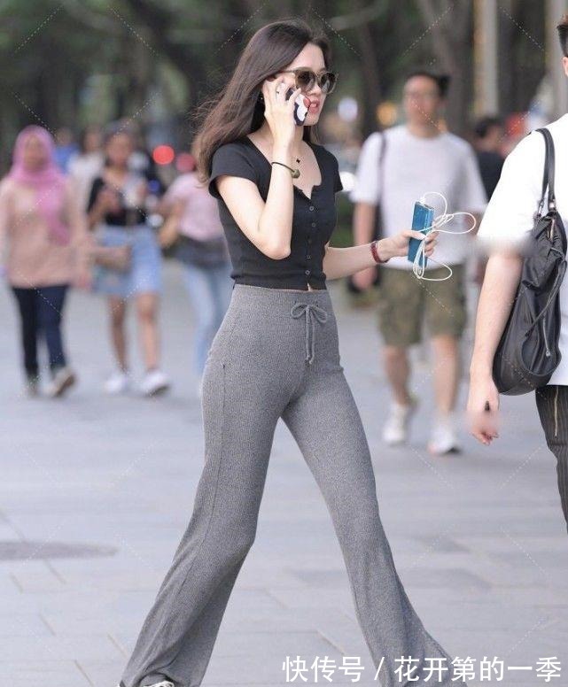 低领|黑色低领上衣搭配高腰休闲裤,简约时尚,青春靓丽