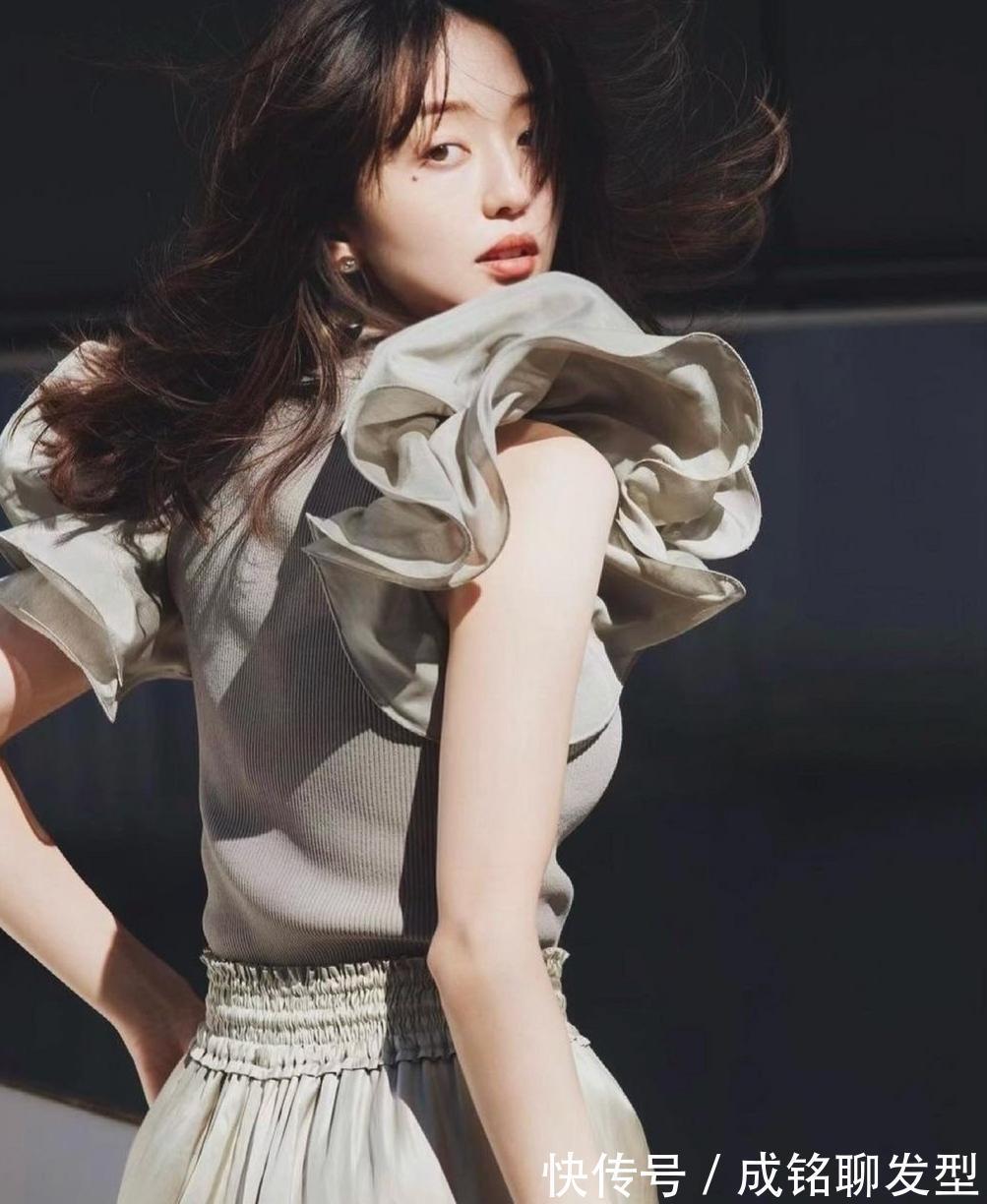 搭配|30+的女生穿衣不用愁,学“日杂”模特松岛花的搭配,时髦又好看