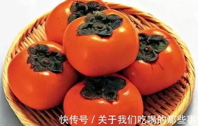 柿子的正确“吃法”,不用撕皮,果农教你2个方法,不流汁不脏手