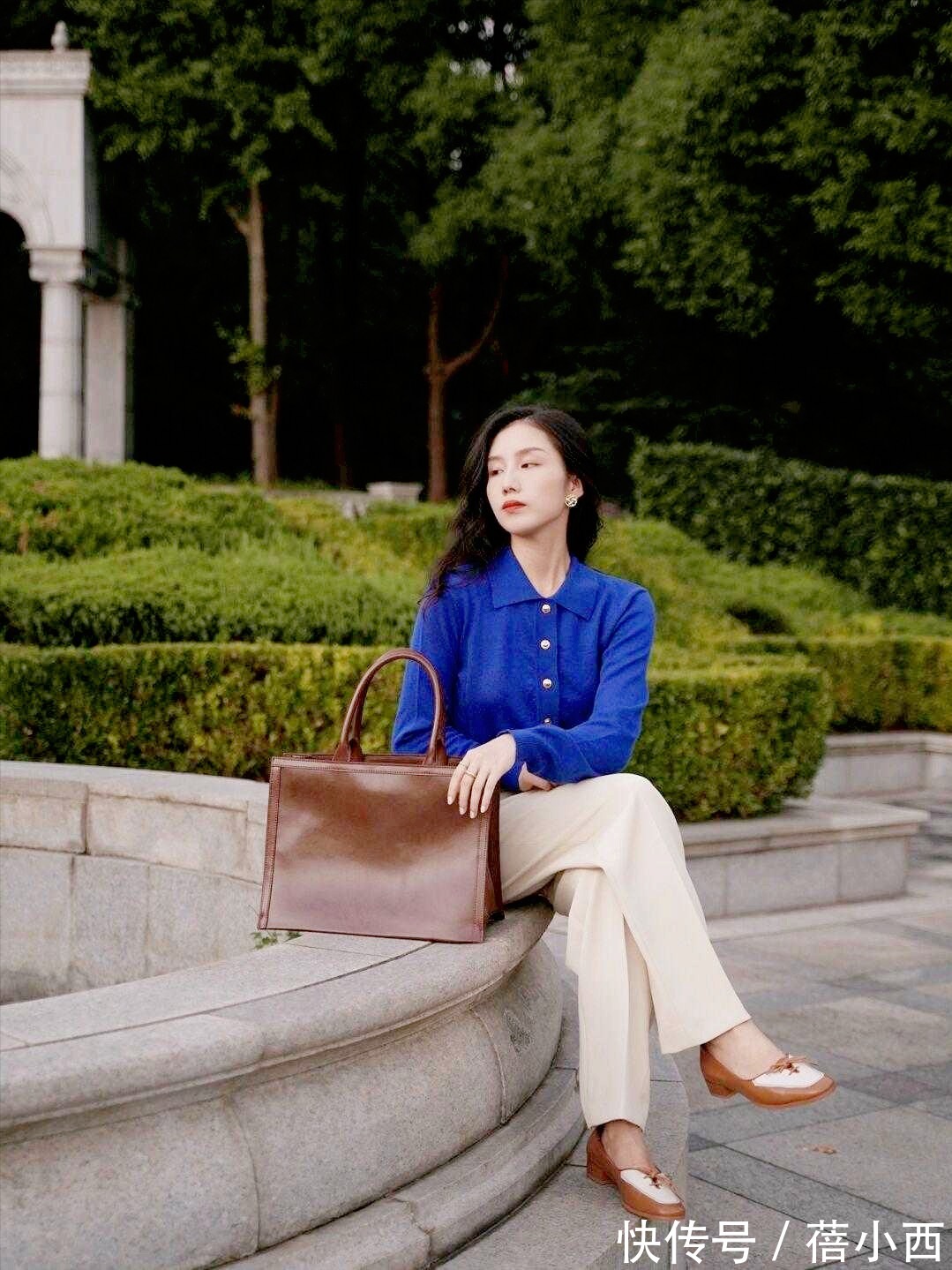 锥形裤|阔腿裤早就out了,今年流行“锥形裤”,搭配针织衫、西装真时髦