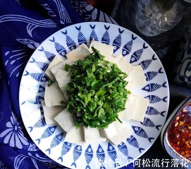黑豆豆腐|蘸汁黑豆腐，低脂清爽，简直不要太好吃！