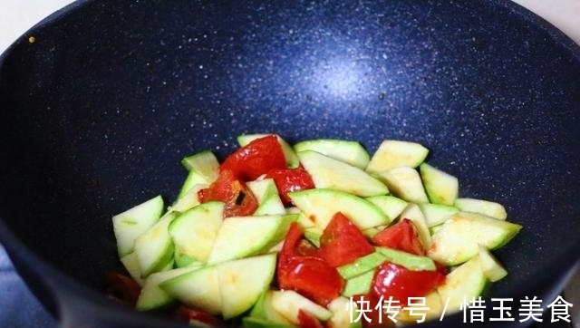 一家三口的晚餐，4道家常菜荤素搭配，开胃又下饭，好吃又营养