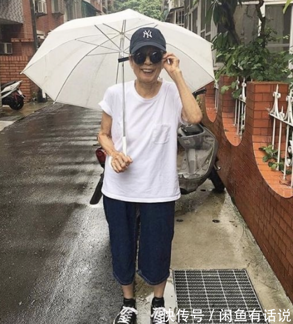 宽松感|93岁奶奶精气神真好,一身“潮装”减龄还时髦,比孙女辈还洋气