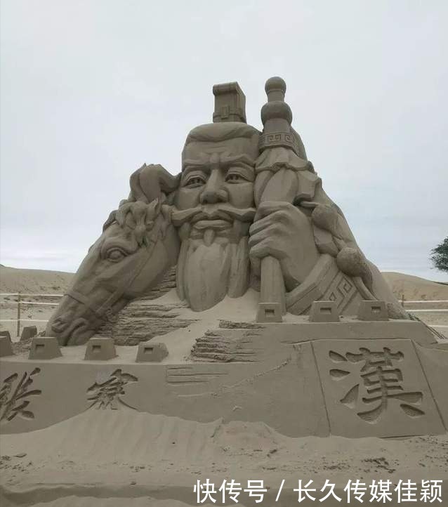 伊犁河畔的奇景:绿洲里的沙漠,是骆驼的天堂也是人类的乐园