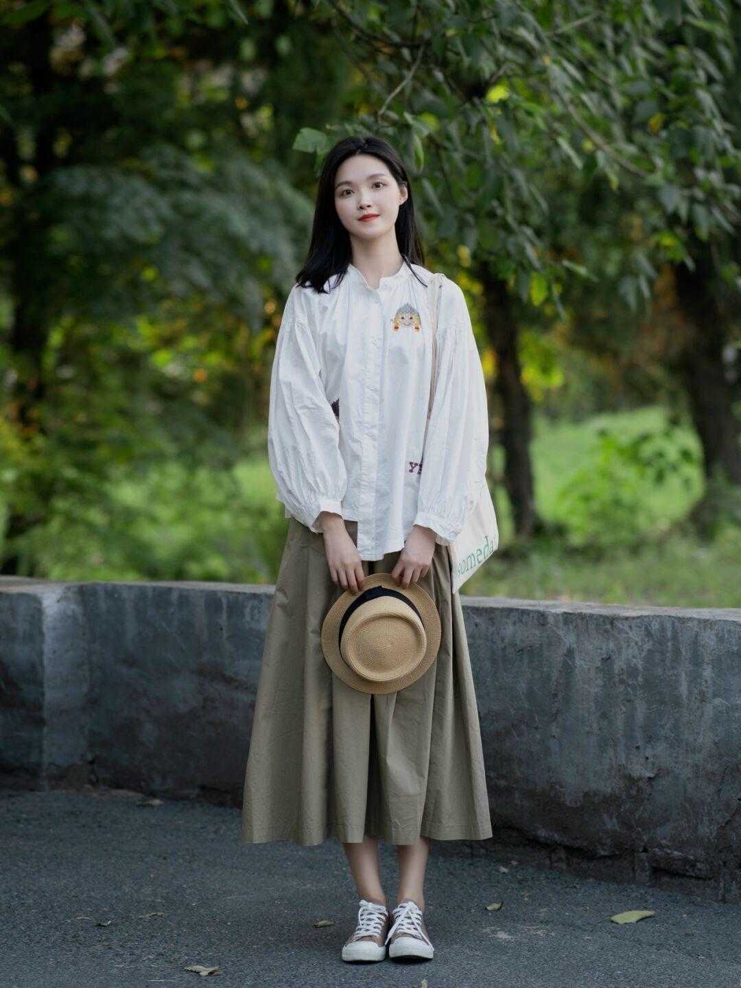 穿搭|换季怎么搭?试试“白衬衫+半身裙”,青春洋气又显高,太漂亮了