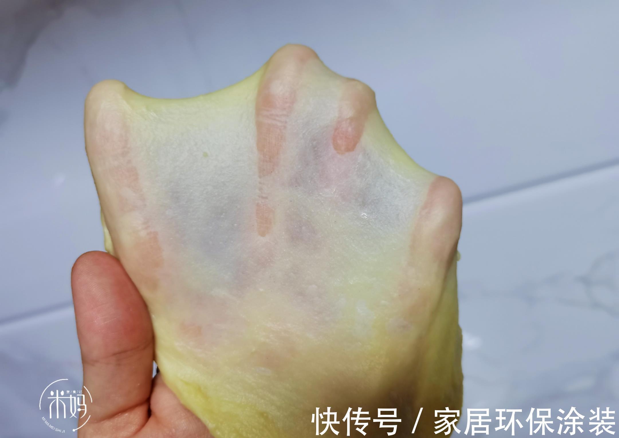保鲜膜|在家自制面包，10分钟揉出手套膜，松软拉丝，比电饭煲蛋糕还好吃