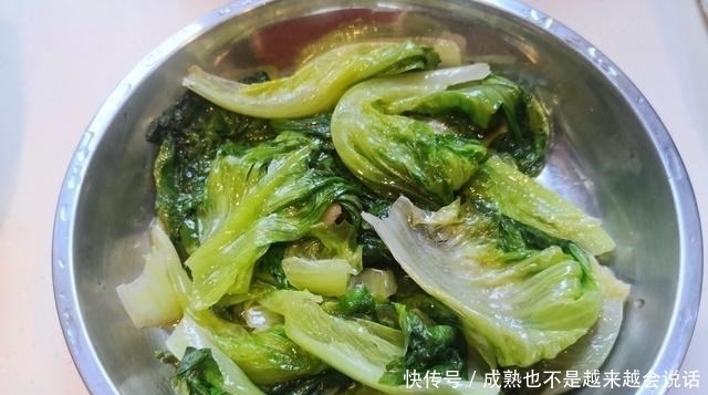  广州一家四口的午餐，家常便饭吃得香，做法简单，节后这样吃舒服