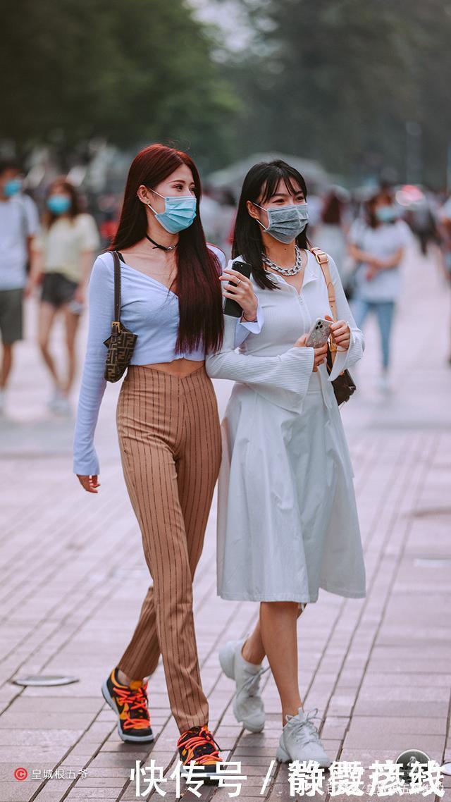 街拍学习穿衣搭配的技巧,用好看的服装来装扮自己