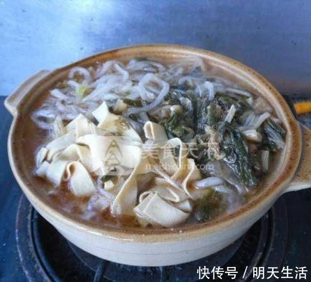 砂锅白菜的最佳食用方法是美味和营养,可以在家里做,太简单了