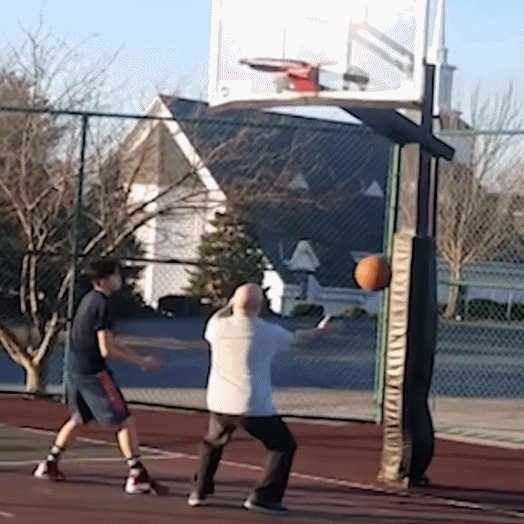 |搞笑GIF:小姐姐真是个狠人 下次过来记得带个铁盆