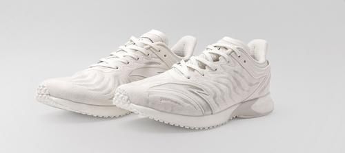 配买|500预算跑鞋只配买国产？这4款阿迪耐克跑鞋，同样超高性价比！